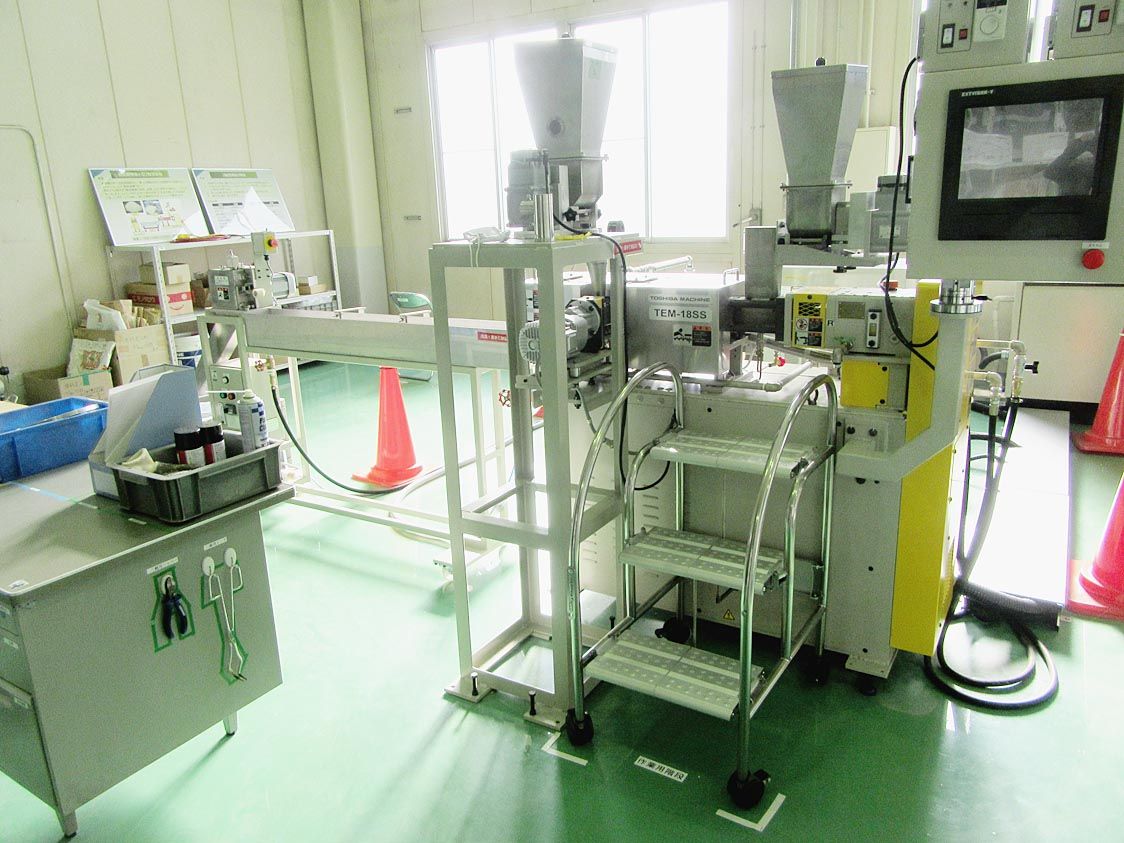 技術系の社員が知識や経験を積み上げるための環境づくりも進めている。写真はマテリアルR&Dセンター内。原材料のブレンドや物性評価などができる環境を整えている