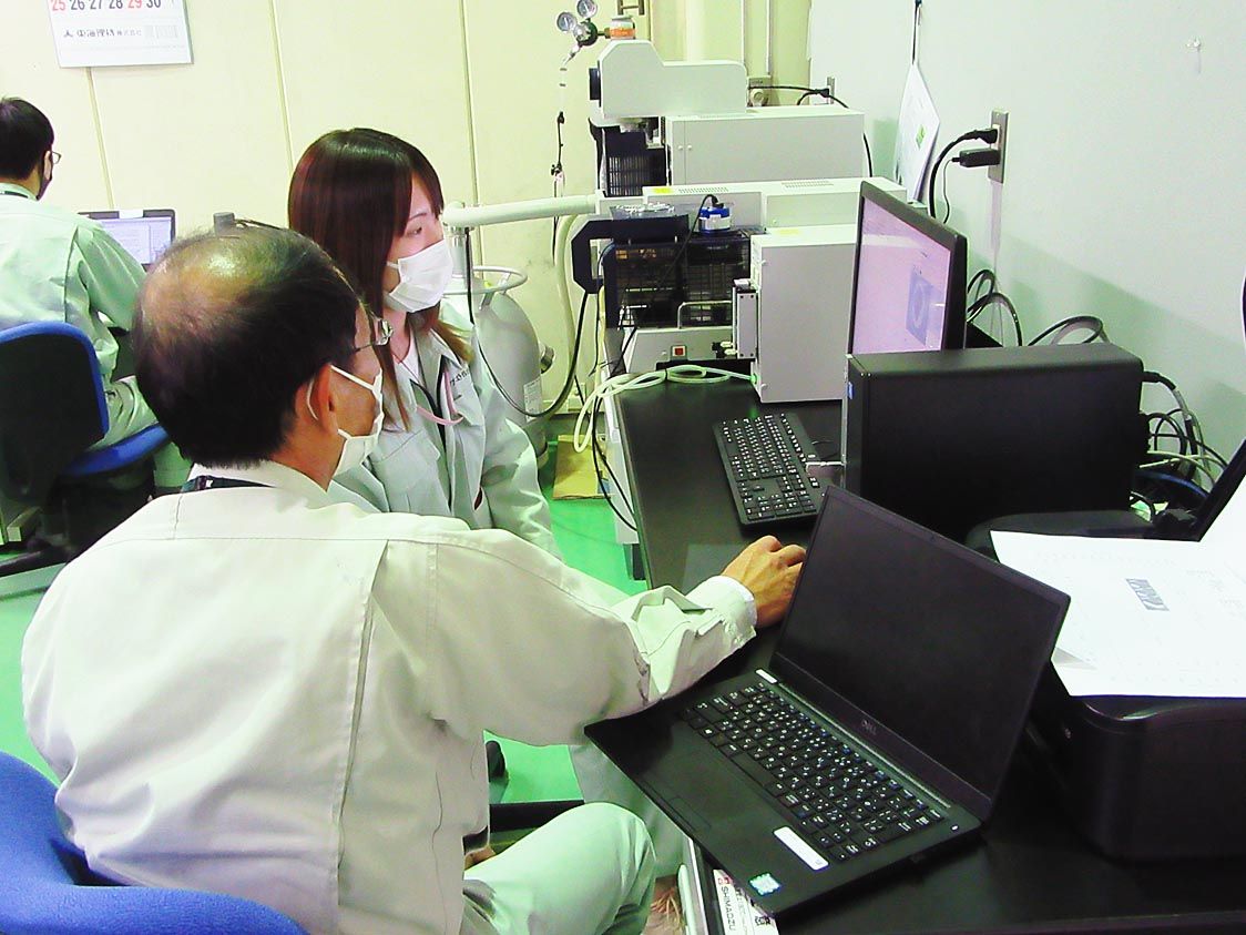 伝承者が継承者に、継承者が継承候補者に教え込む