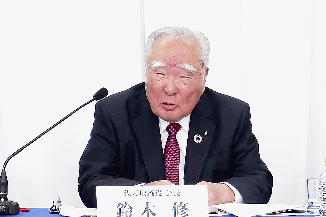 最後の決算会見に臨んだスズキの鈴木修会長(13日)