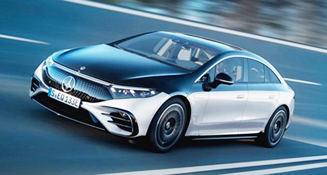 写真6-2 メルセデスのBEVで初めてのアップデートOTAのSクラスSUV ワゲナー氏がデザイン責任者 コルビジェ氏の考えが入っていますか?プレスフォト