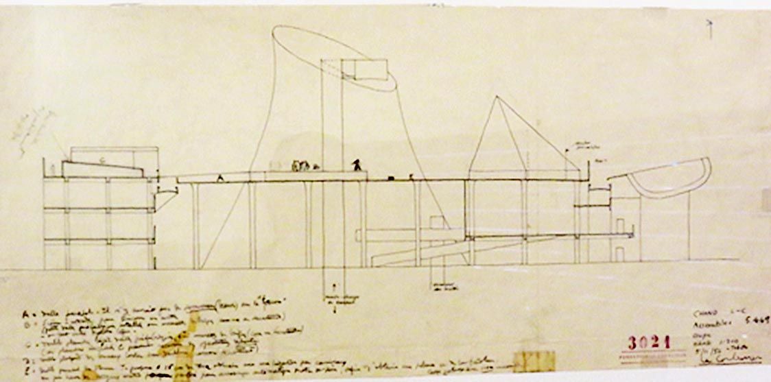 写真7-2 時のインド・ネール首相から依頼されたル・コルビジェのインド・チャンデガール市議事堂・会議場の鉛筆でのドローイング図 1965年 スイス・ルガーノ市イタリア語スイス美術館にて筆者撮影 なおル・コルビジェ記念館(パビリオン)はチューリッヒ郊外にあるがほとんど閉館している