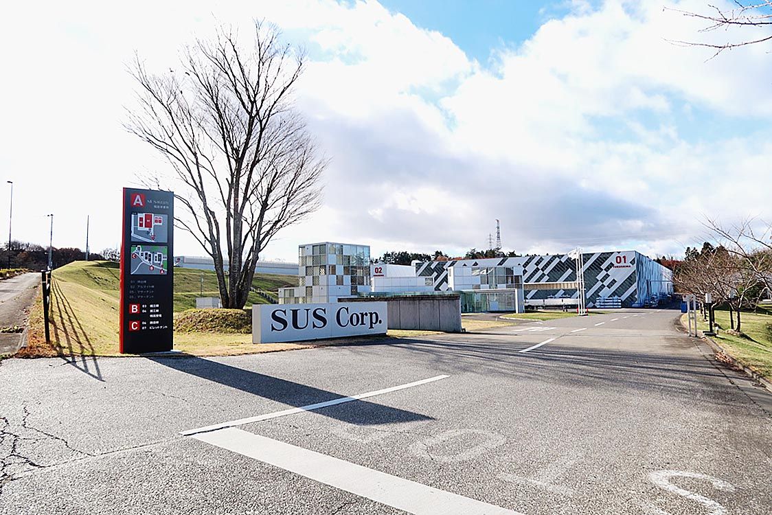 アルミフレームの押出加工、切断、組立などを行う福島事業所