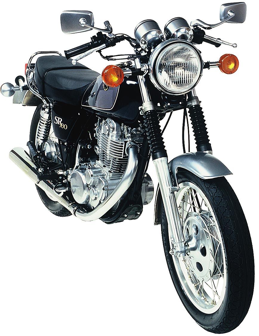 APT-101「バレンTT」を取り付けたバイク