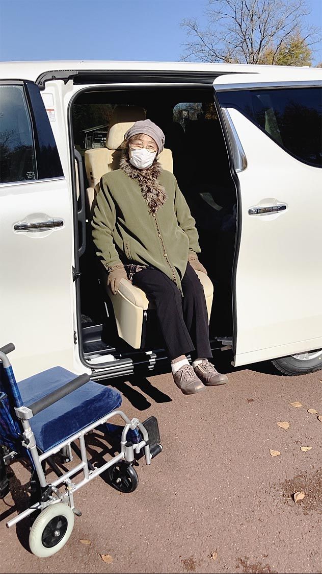 サイドリフトアップチルトシートで乗降らくらく