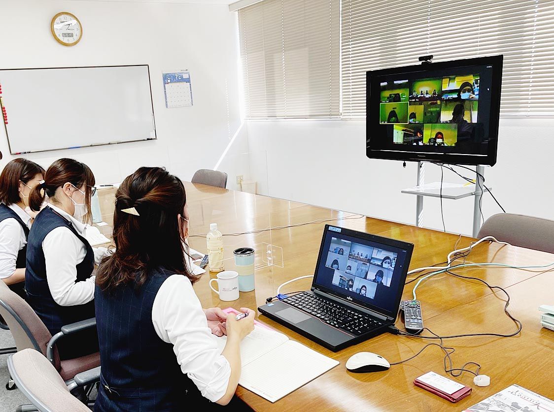 レディブルのメンバーら(オンライン会議の模様)