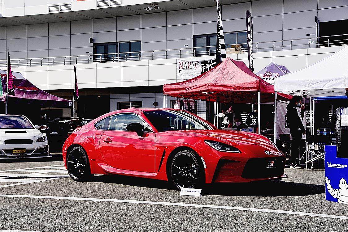 トヨタ自動車の協力で新型「GR86」も披露された