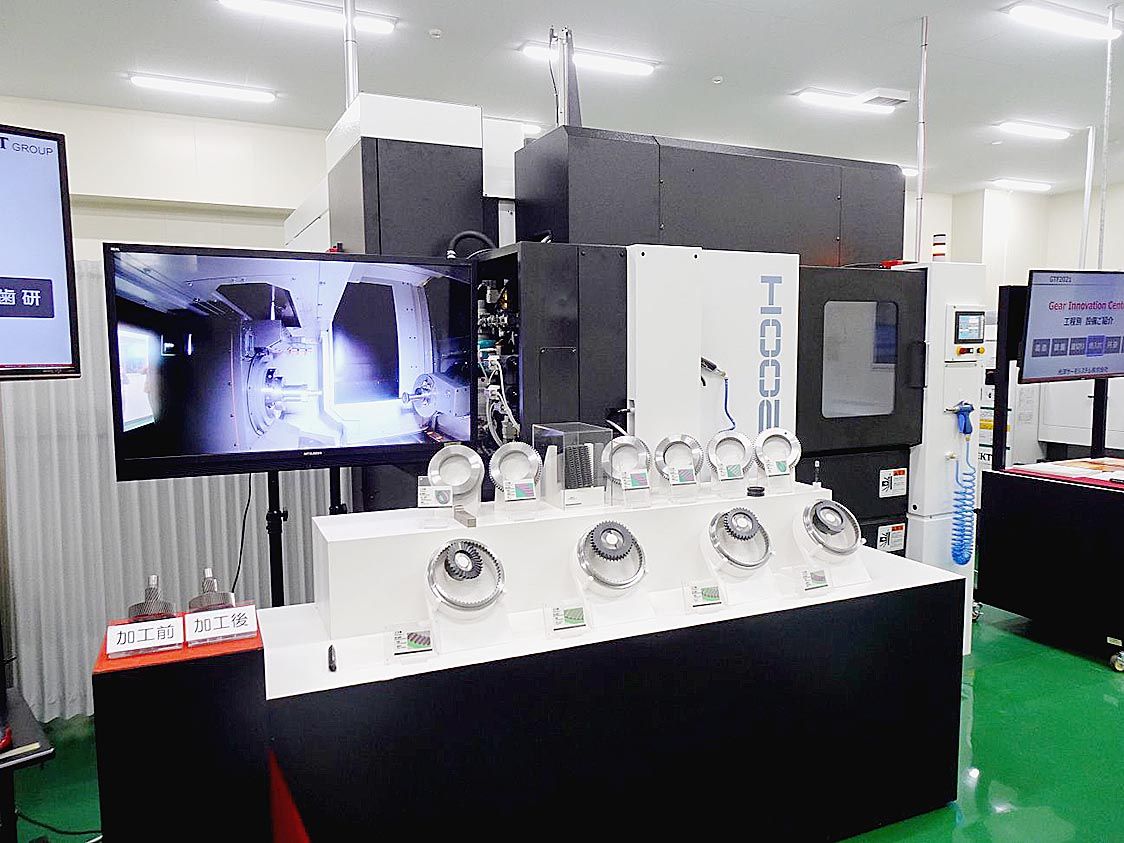 サンプル品も豊富にそろえ、加工性能の高さをPRする