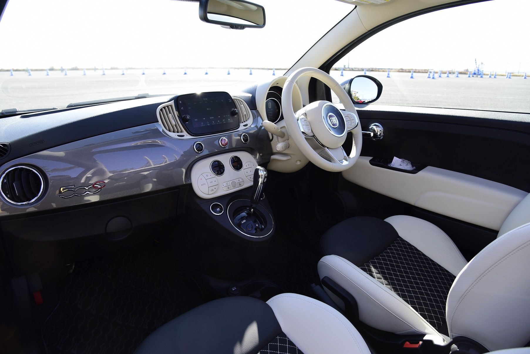 デザイン性の高い内装も魅力の一つ