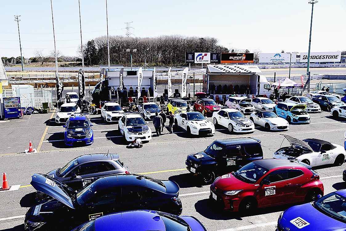 カスタマイズメーカーも出展し、チューニングのアドバイスを行った