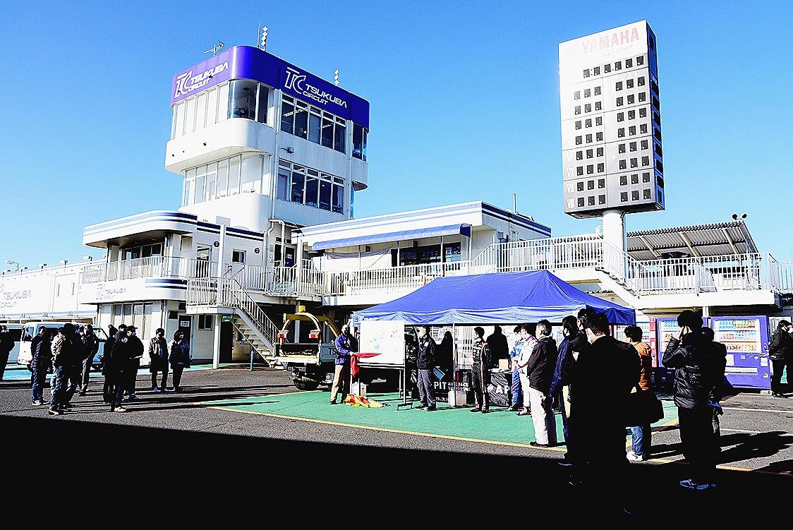 初心者からベテランまで集まったドライバーズミーティングの様子