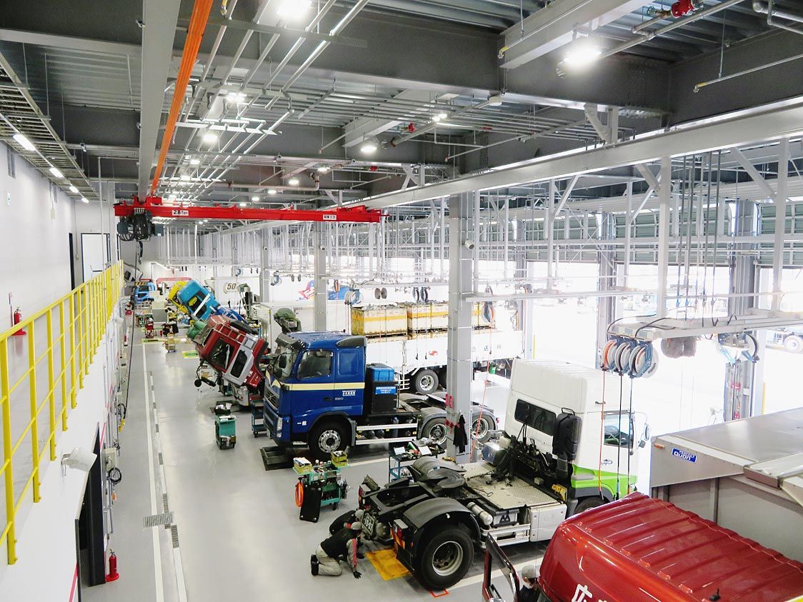 非常に明るい整備スペース