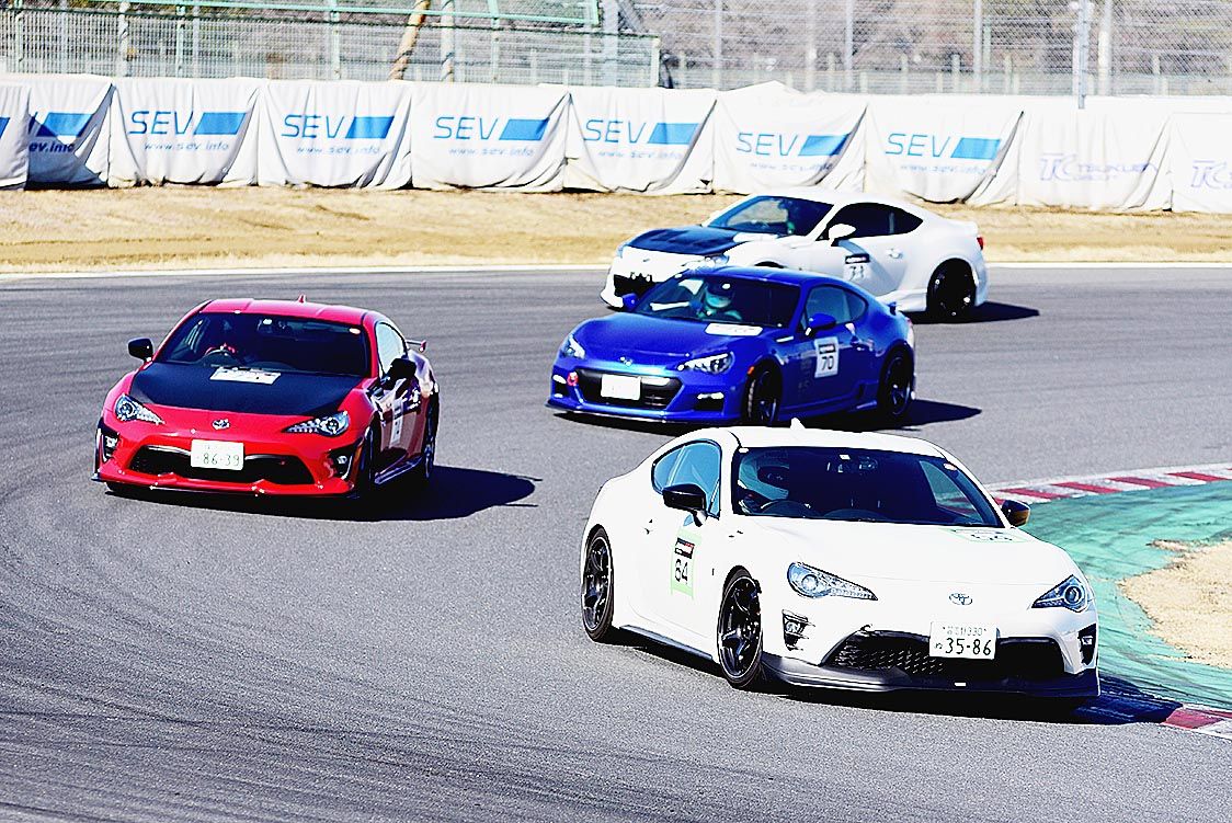 走りを楽しむ参加者