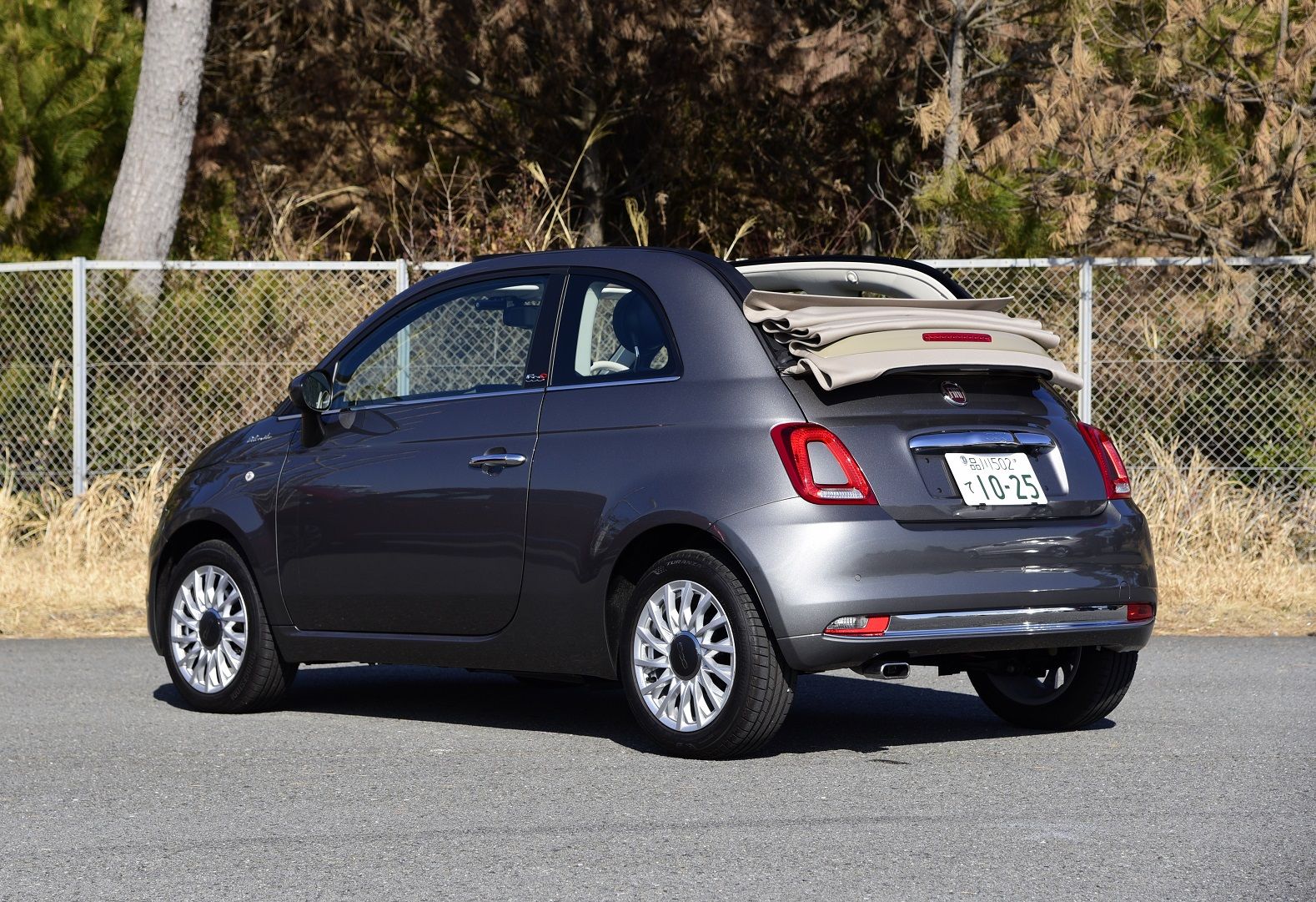 電動ソフトトップを備えるフィアット500C