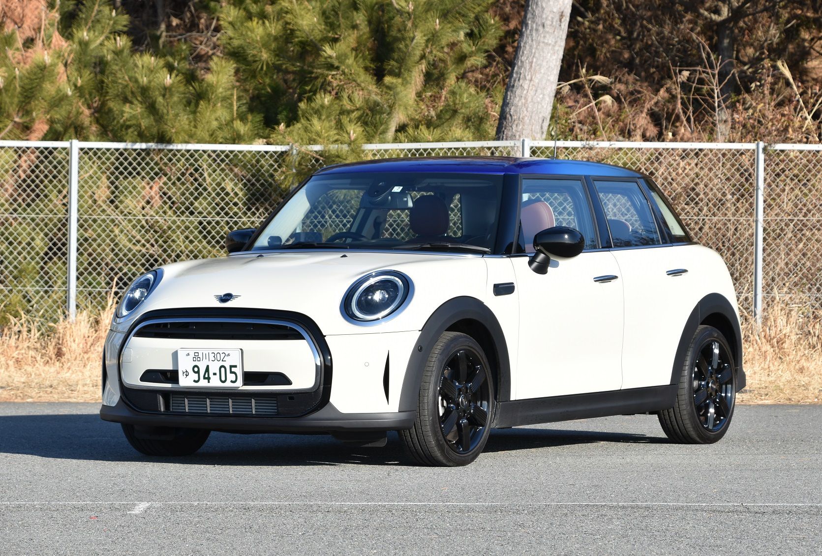 「ひげ」のような個性的な顔立ちのMINIクーパーD