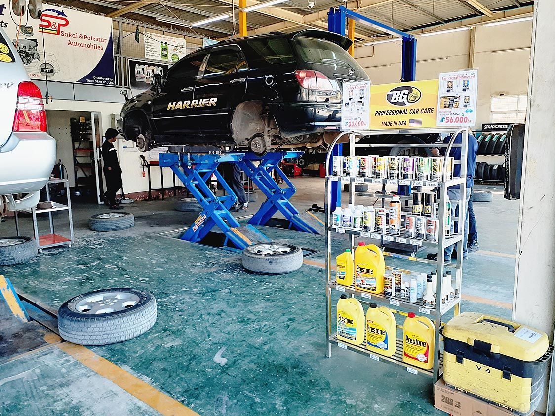 モータリゼーション期に入ったミャンマーに開設したヤンゴン工場のピット