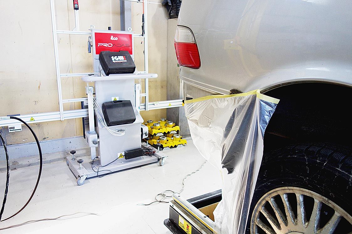 積極的な設備投資でエーミングやアライメント作業に備える