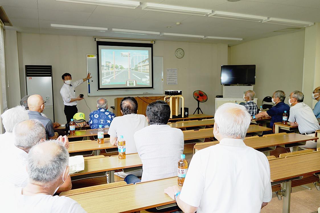 動画を見ながら道路走行中の危険を予測