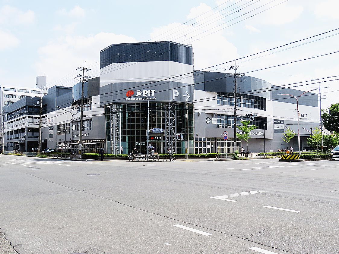 西日本で初めてのアピットとしてオープンした「アピットオートバックス京都四条」