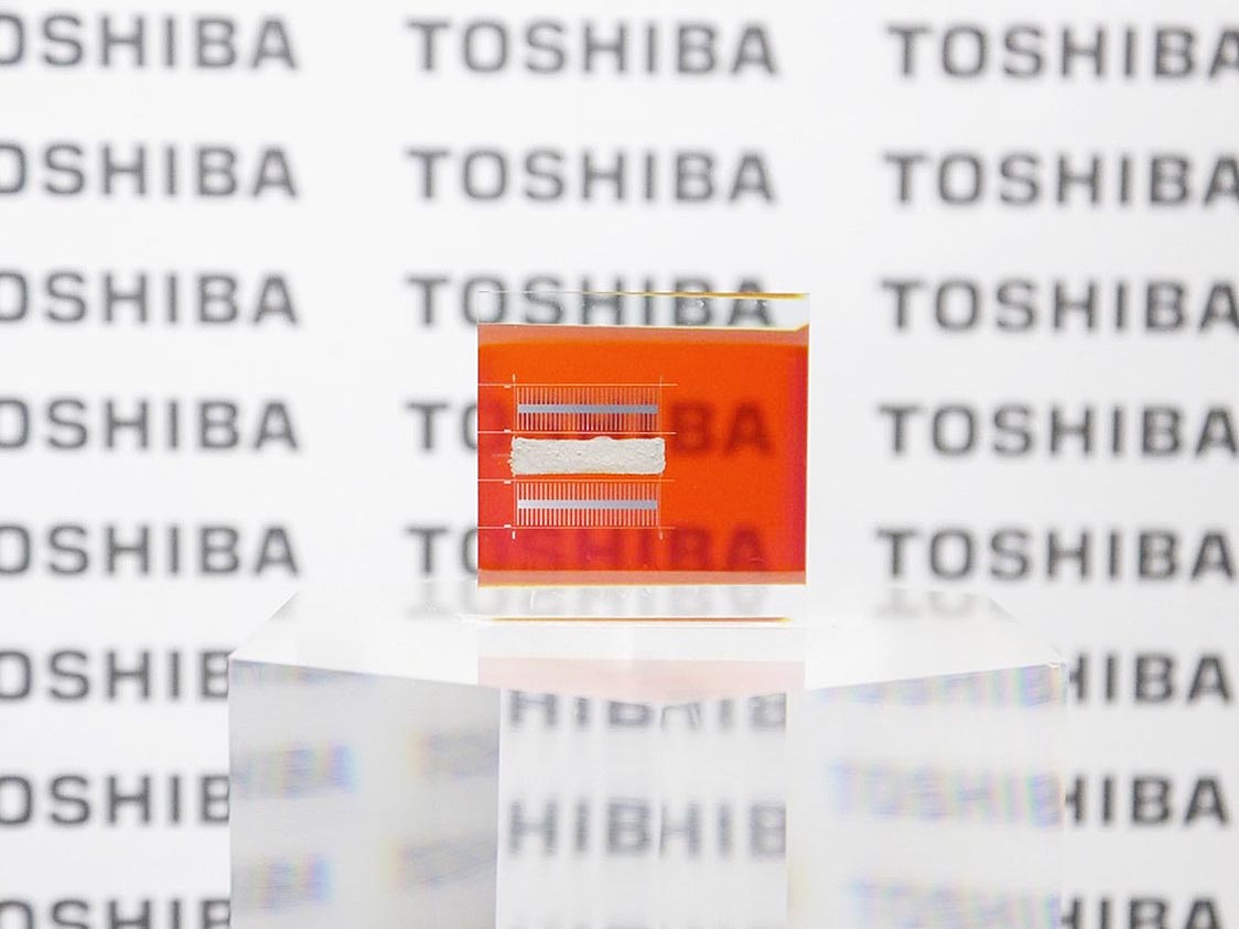 発電効率9.5%の透過型Cu2O太陽電池セル