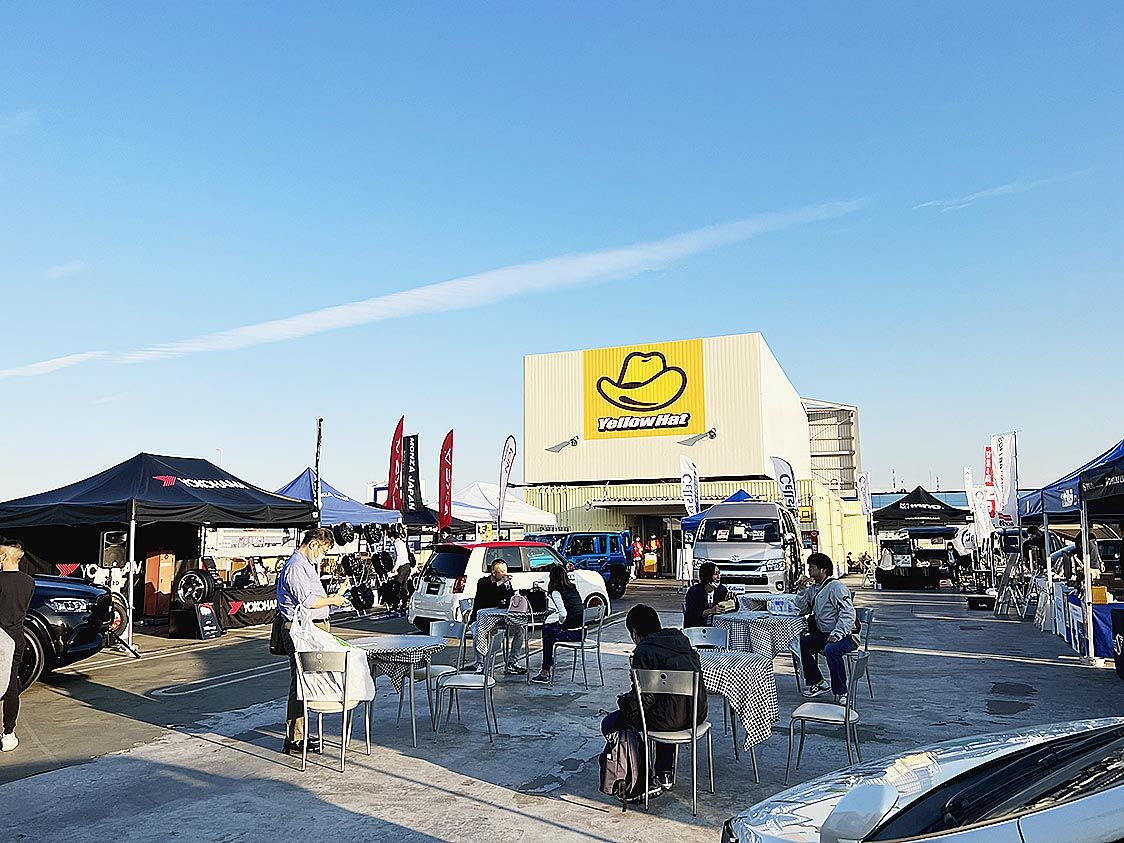 イエローハット新山下店の屋上駐車場スペースで行った