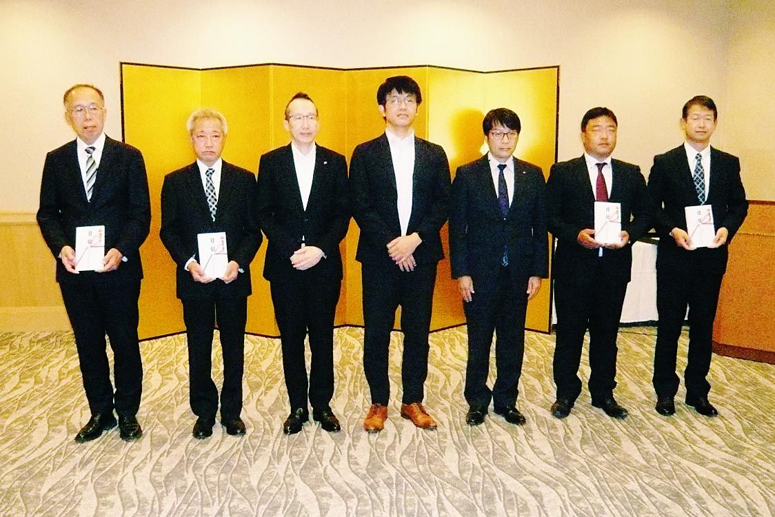 香川県内と徳島県内の贈呈式