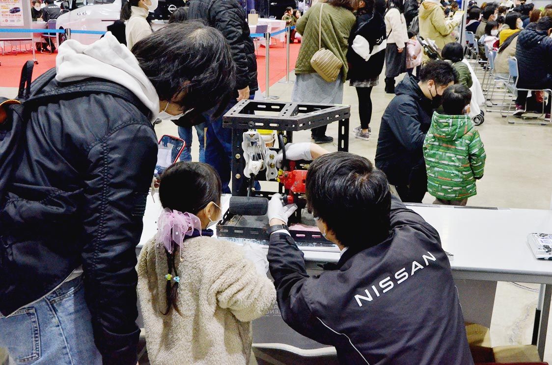 自動車の仕組みを解説して興味喚起を図った