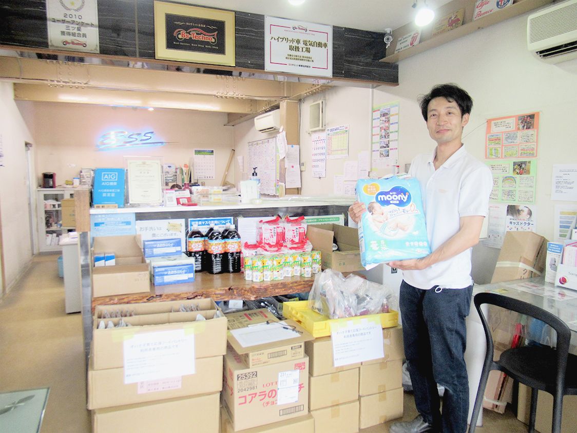 事務所の一角にある配布品の保管場所