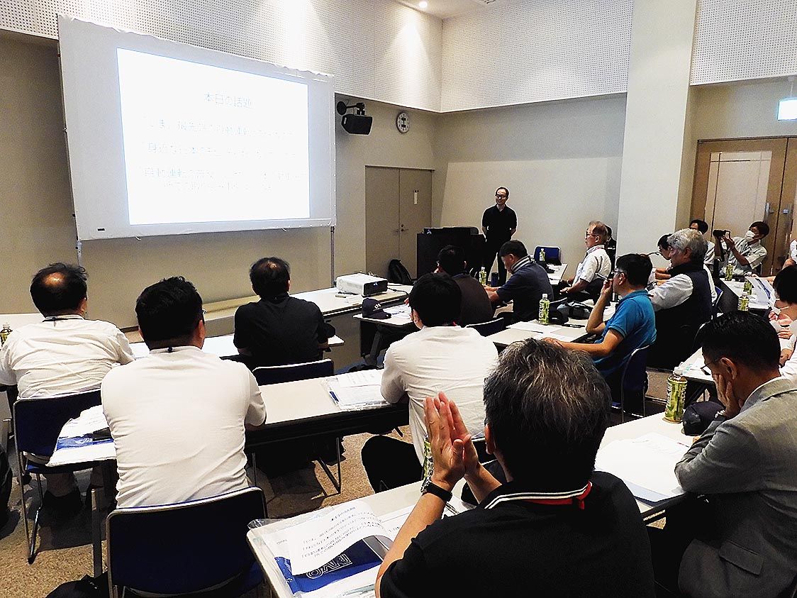 自動運転技術の進展状況や課題などを学んだ