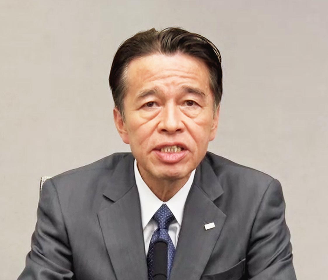 「身を正し経営構造改革を実施しなければならない」と話す泉社長