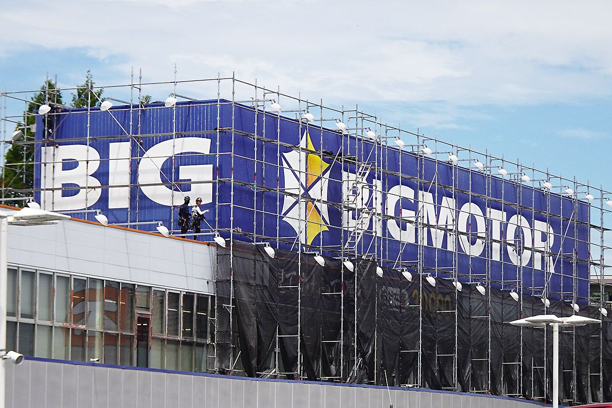 屋上看板の変更も始まった