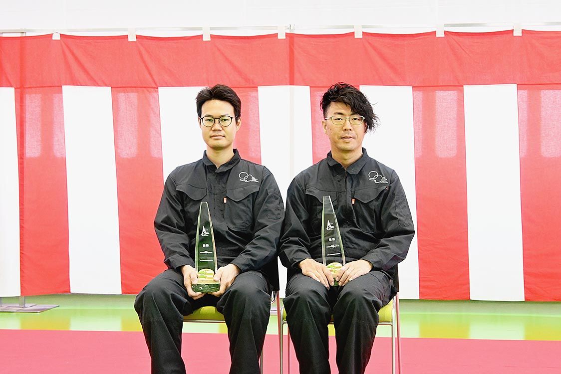 優勝した金選手(右)と戸河里選手