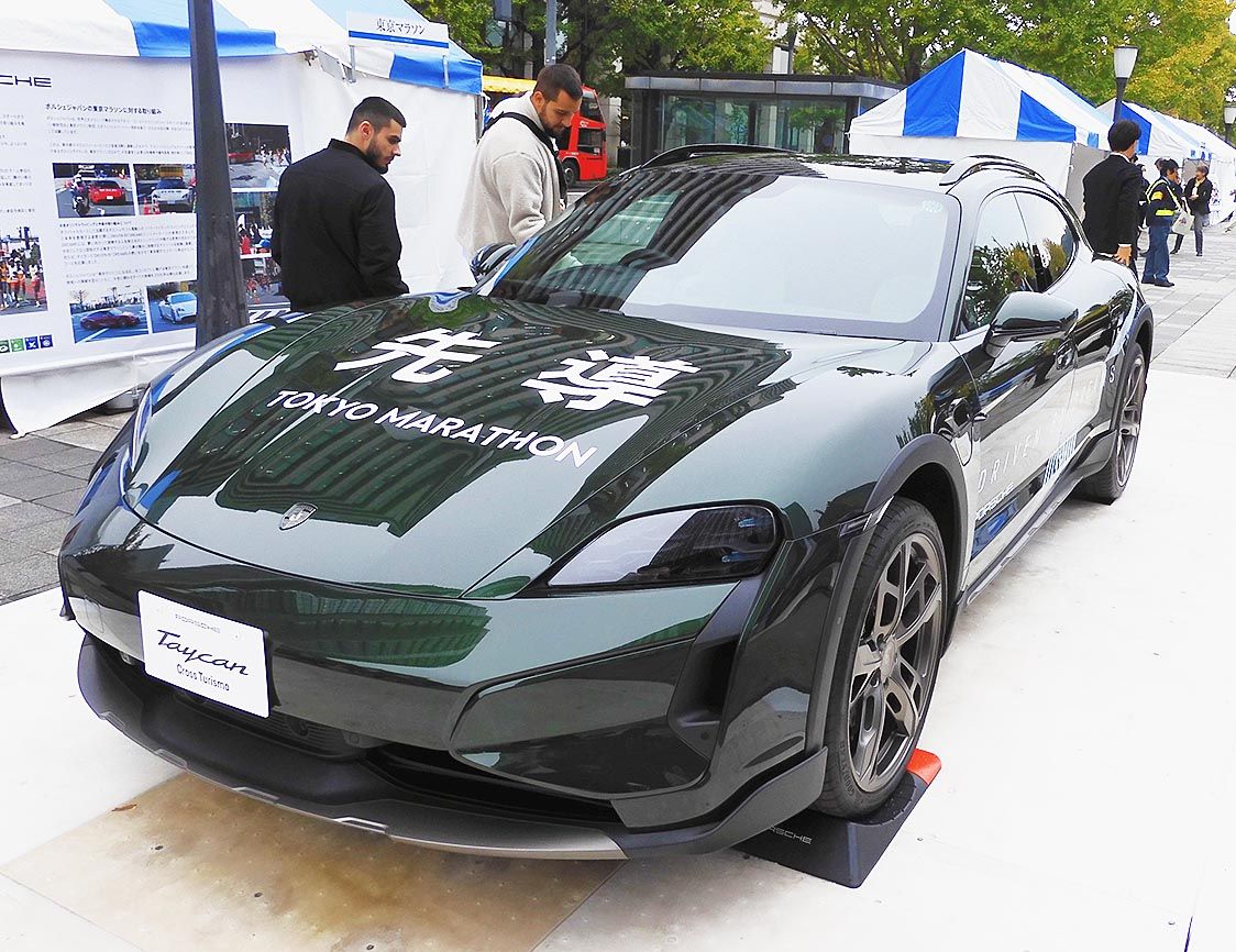 東京マラソンの先導車両