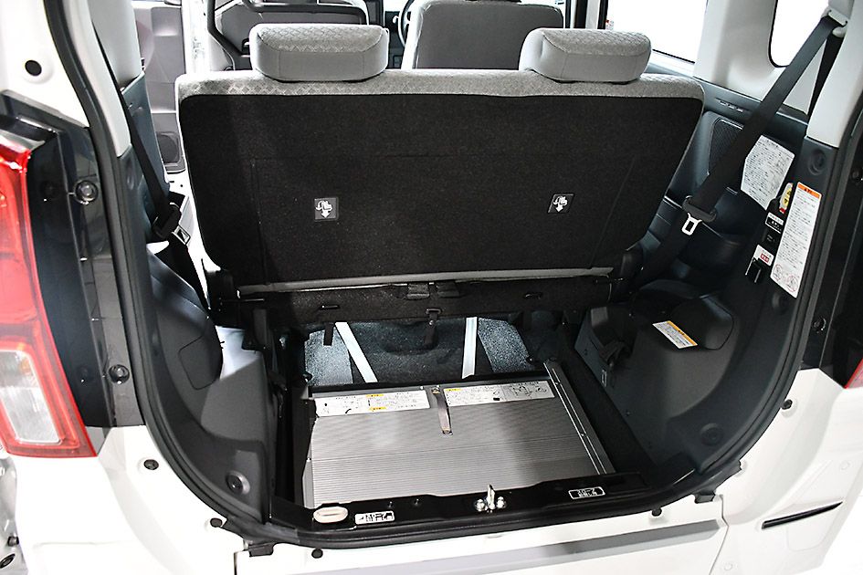 スロープは荷室に格納されている
