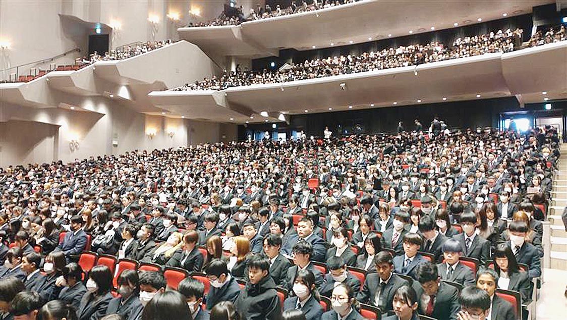 大ホールは3階席まで埋まった(TBC学院)