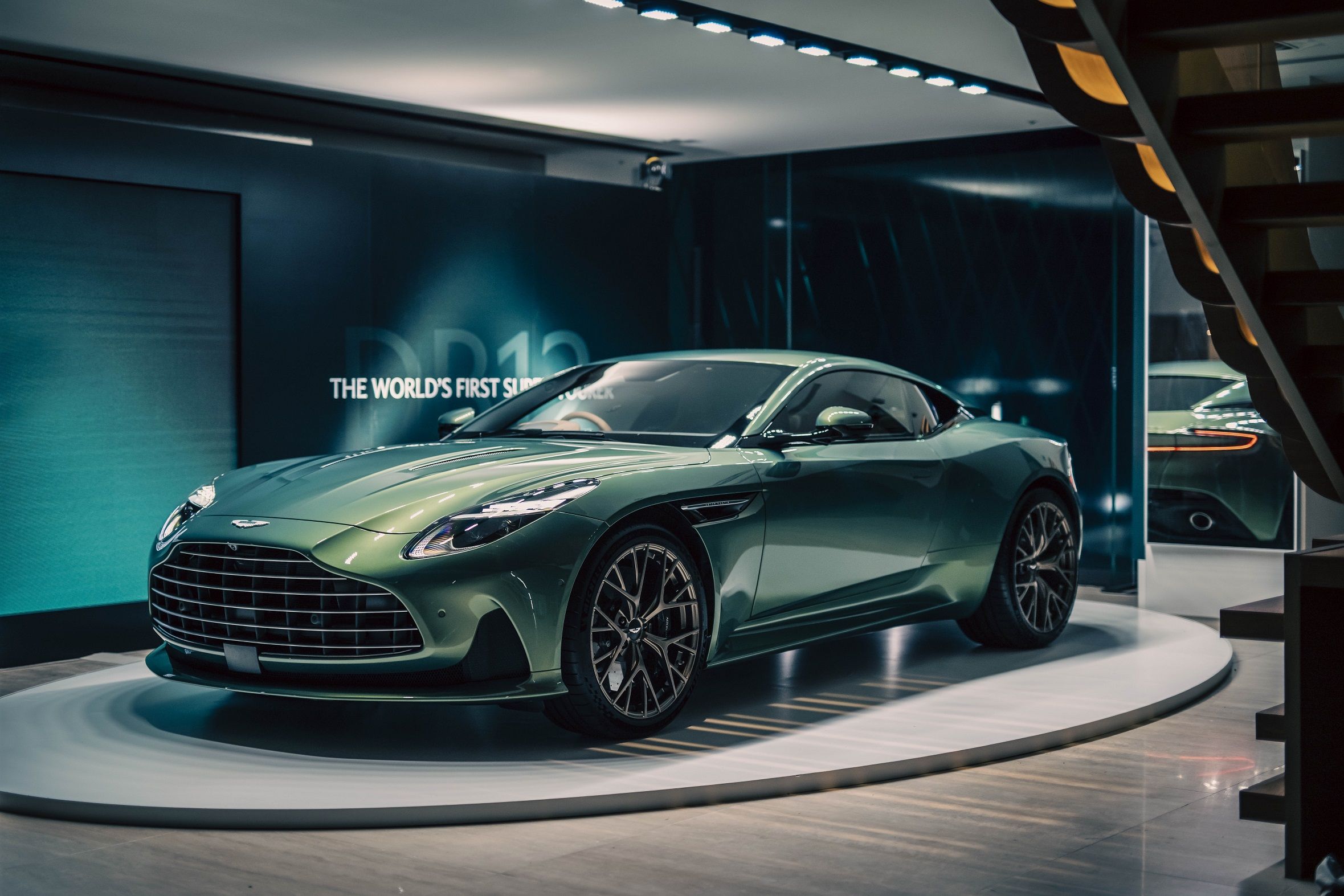 アストンマーティン DB12