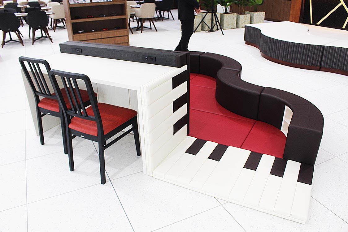 ピアノ型のキッズスペース