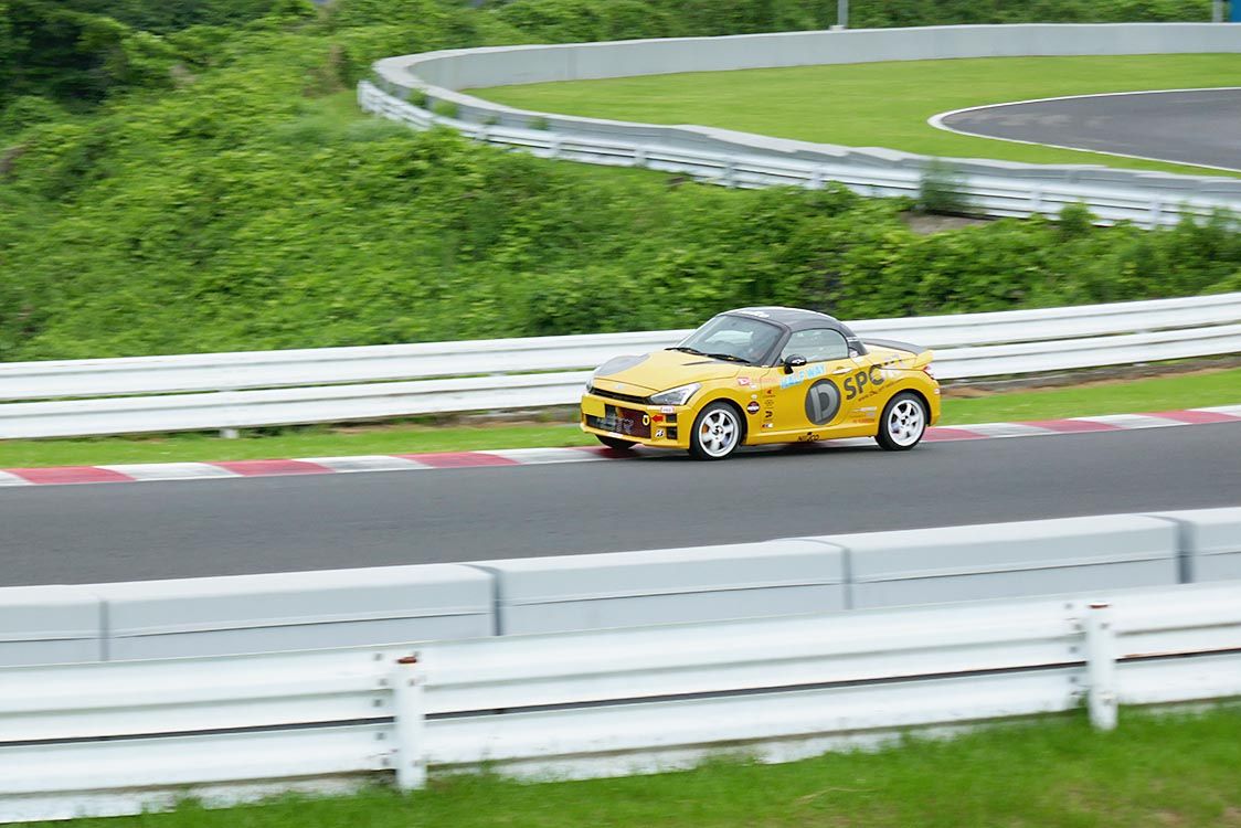 プロドライバーの運転に同乗して走行体験