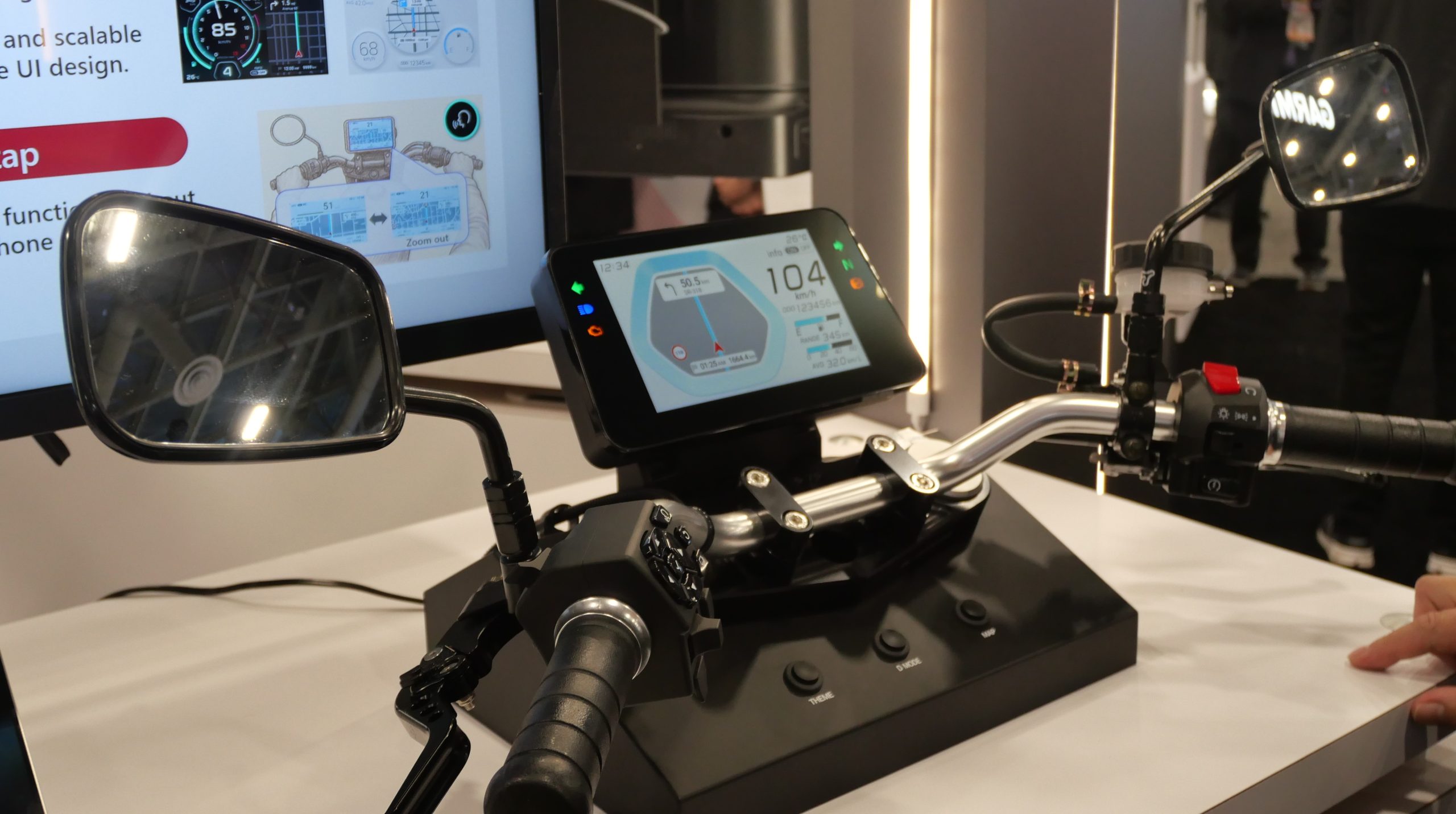 二輪車用ディスプレイにスマートフォンの機能を反映することを目指している