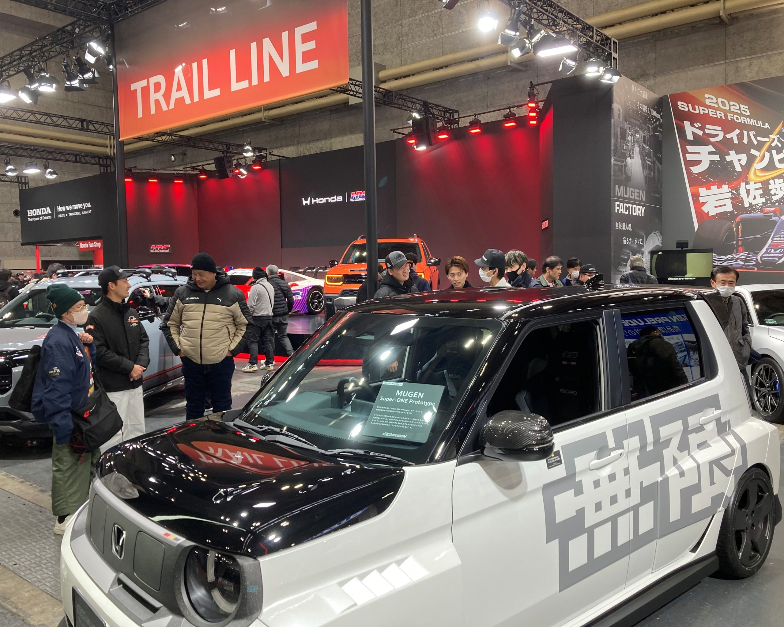 開幕直後から多くの来場者でにぎわう会場