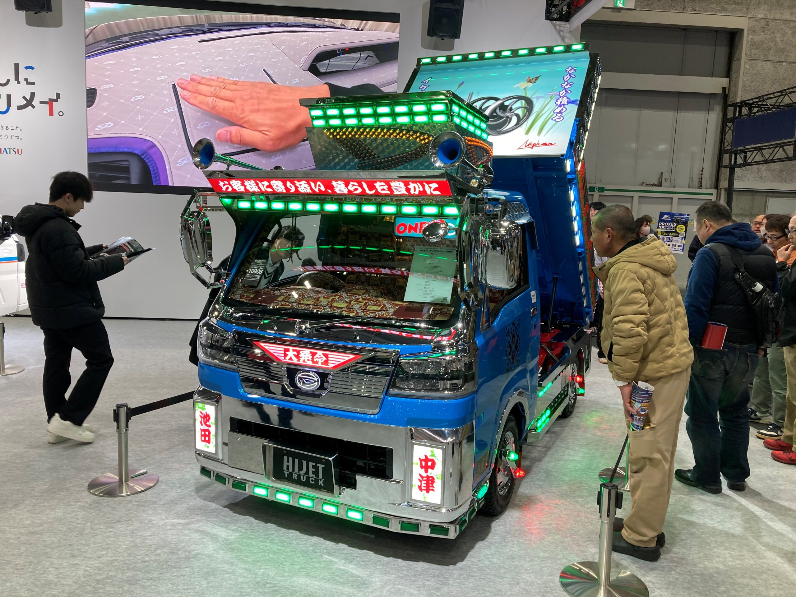 個性的なクルマを披露する自動車メーカーも(ダイハツ工業のブース)