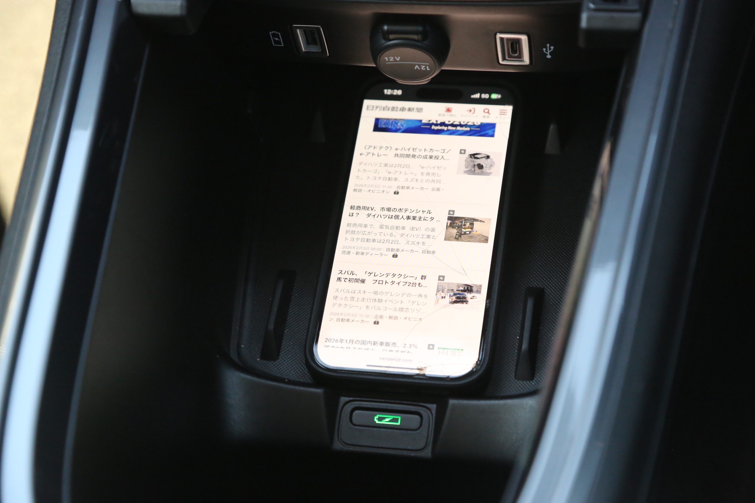 非接触充電も搭載(600ハイブリッド)