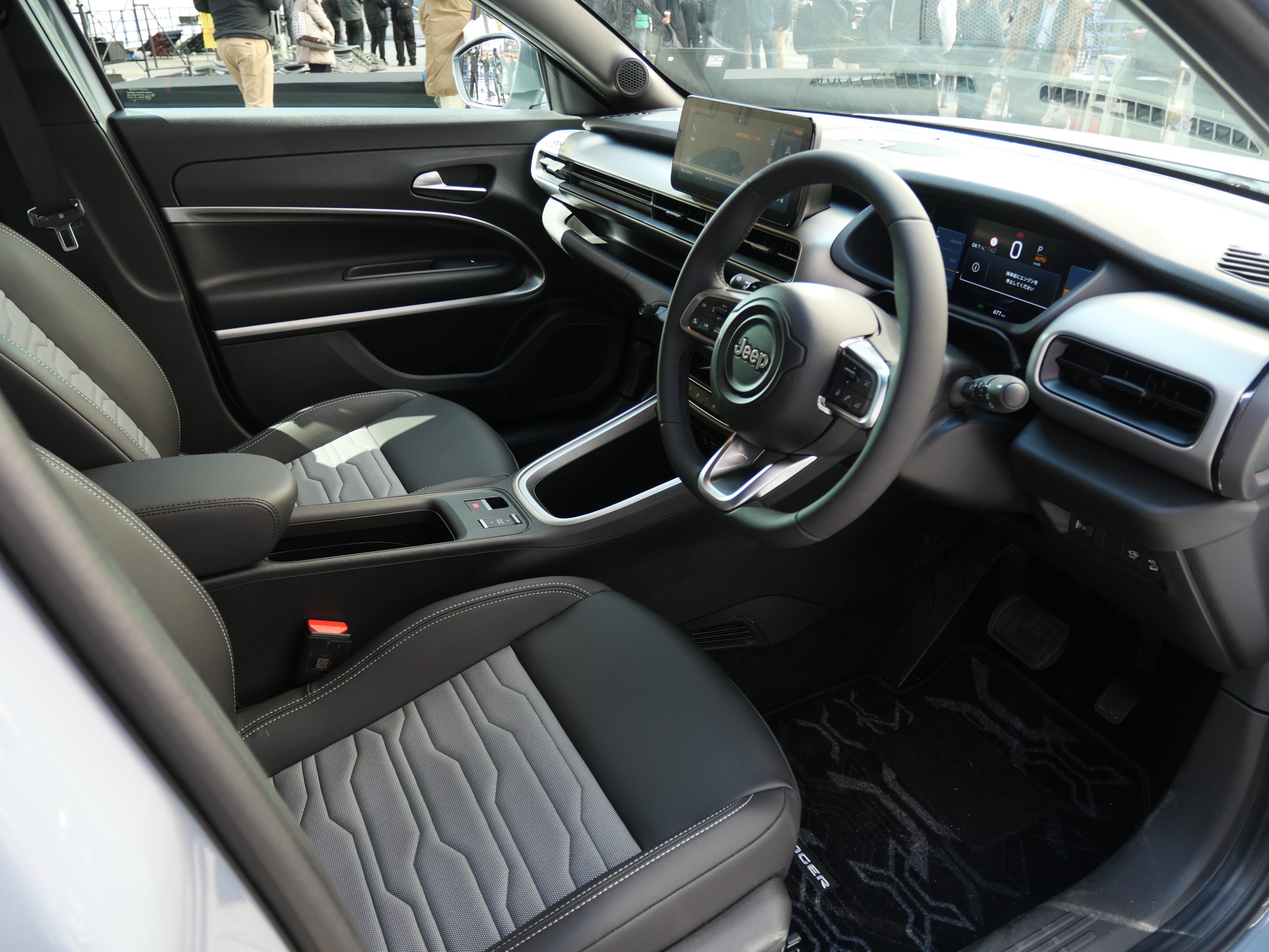 4xeハイブリッドの内装