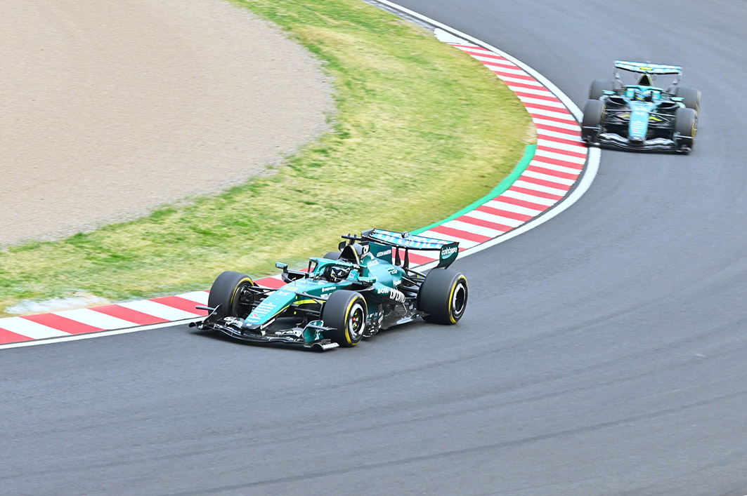 アストンマーティン勢は苦戦も今期初完走