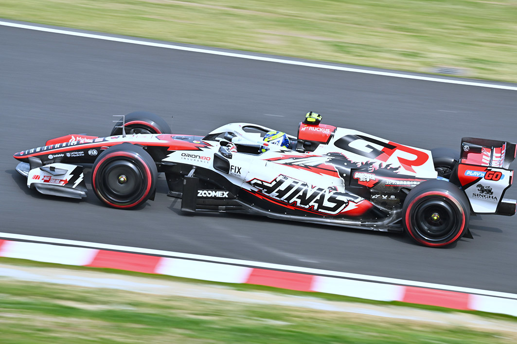 TGRハースは車体後方にゴジラが描かれた特別カラーで走った