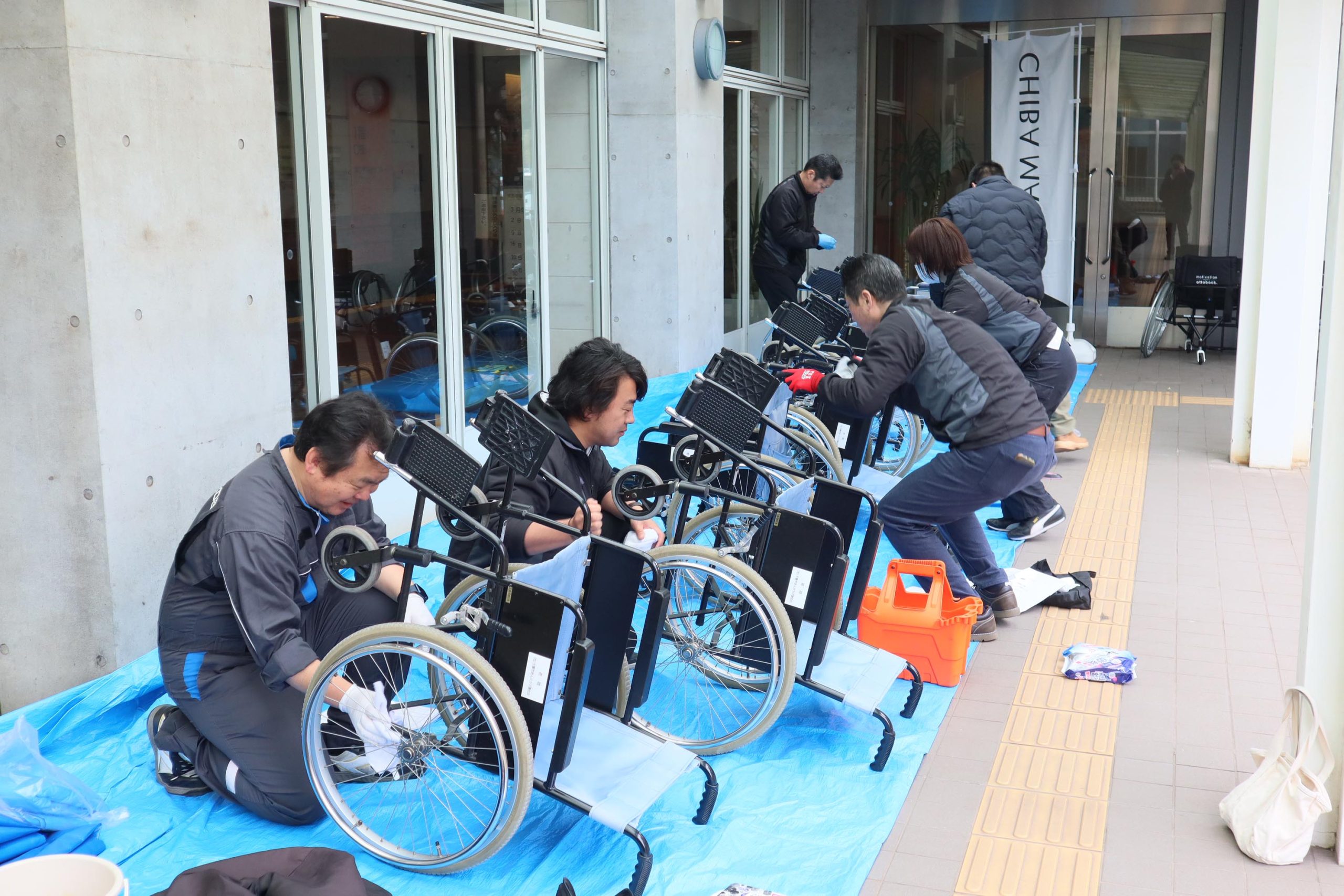 社内の有志がボランティアで車いすを丁寧にメンテナンス