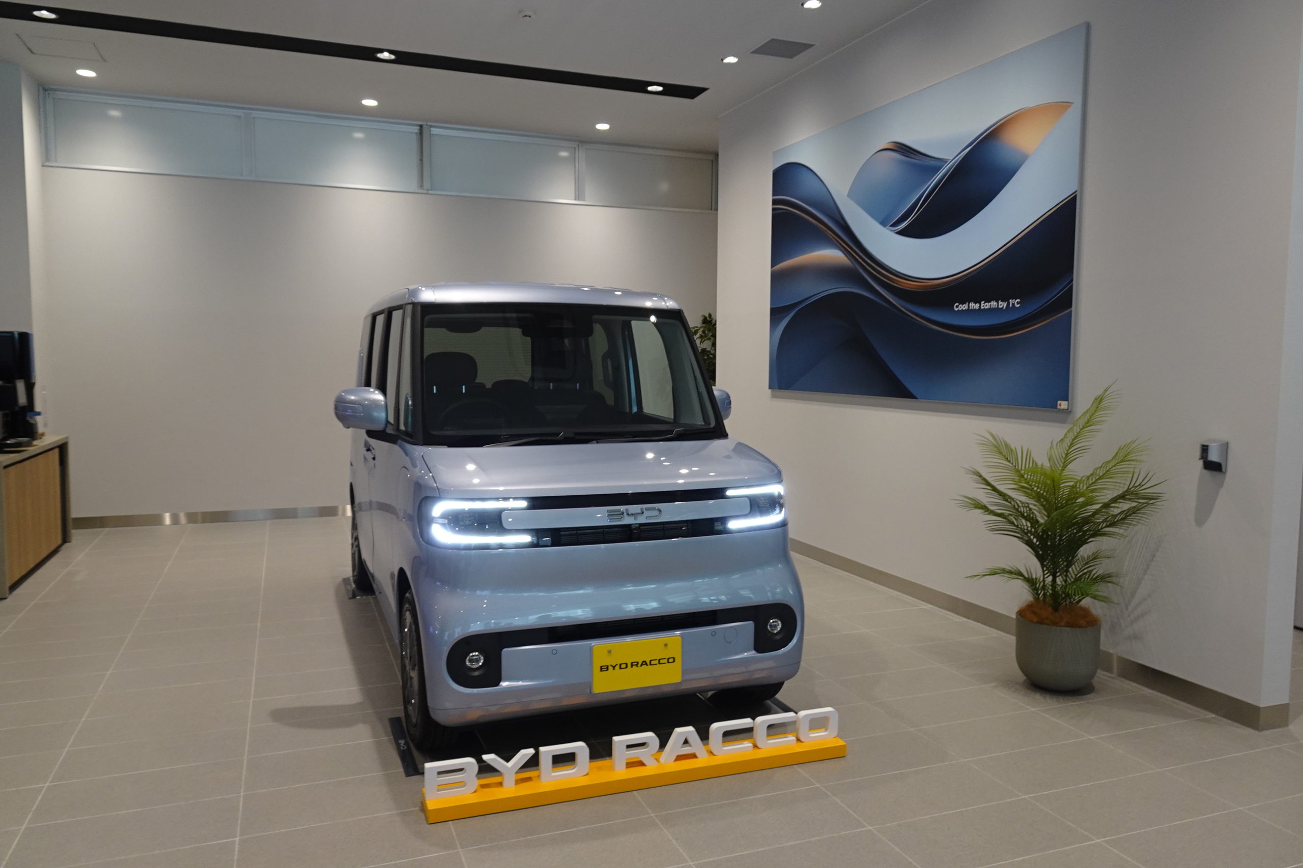 7月下旬発売の軽EV「ラッコ」を展示