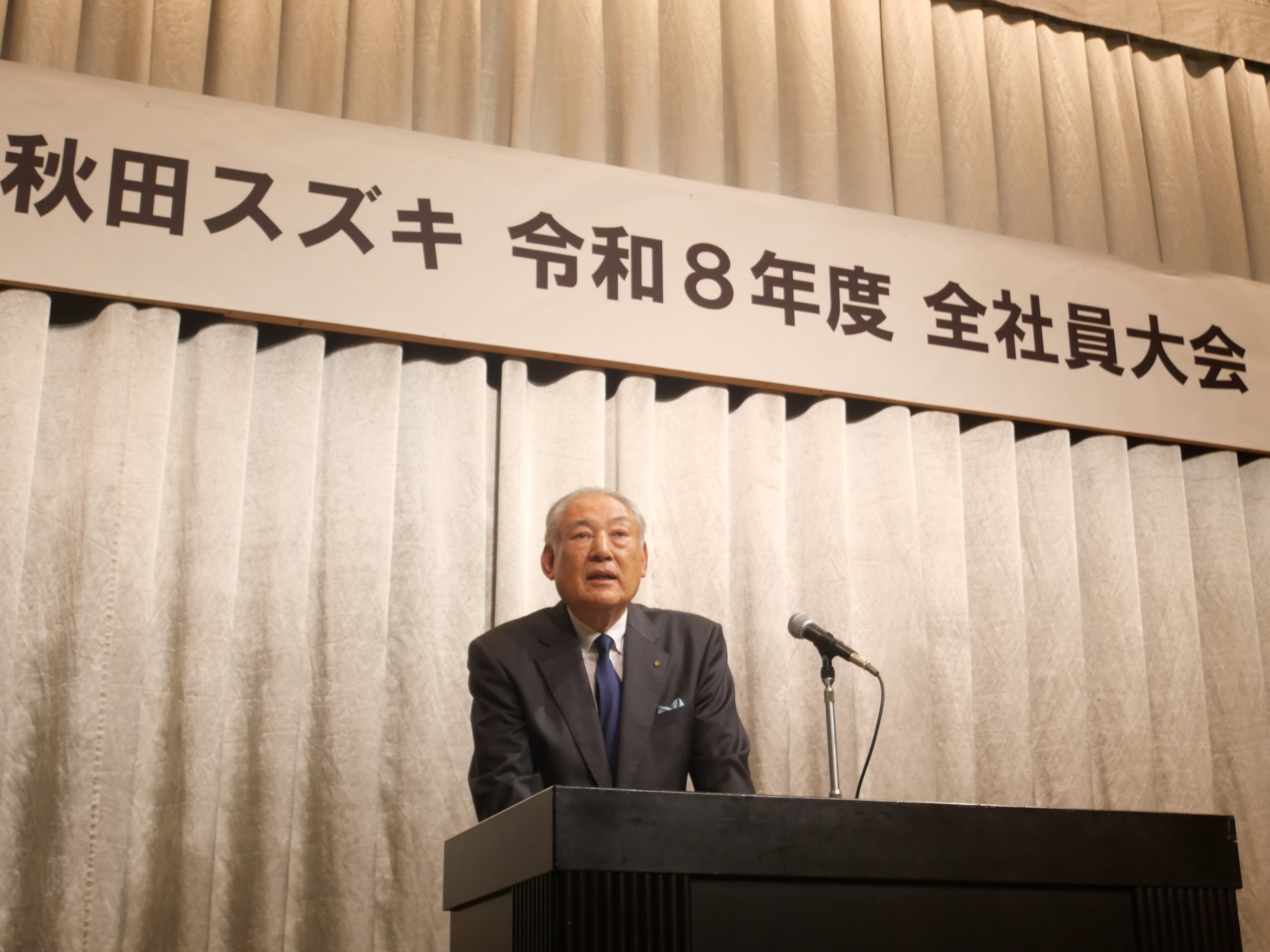 秋田スズキの社是に込められた創業者の思いを話す石黒会長