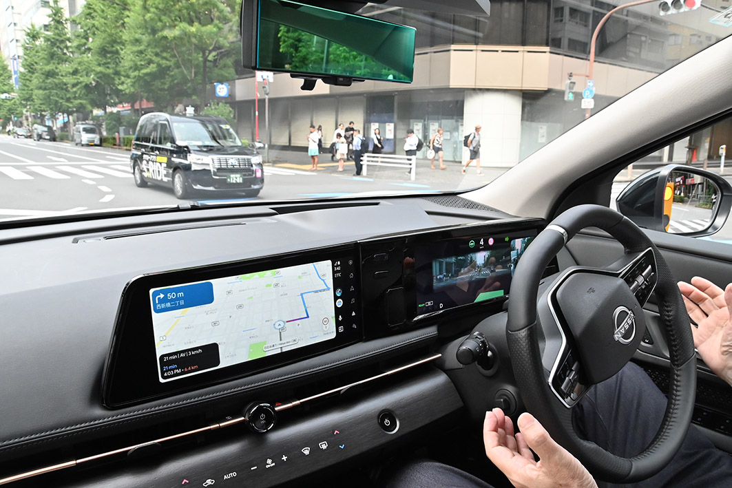 AIを全面活用し、27年度には市街地での運転支援を実用化する