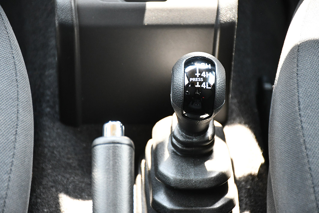 オフロードは「4L」で走行し、駆動力を確保