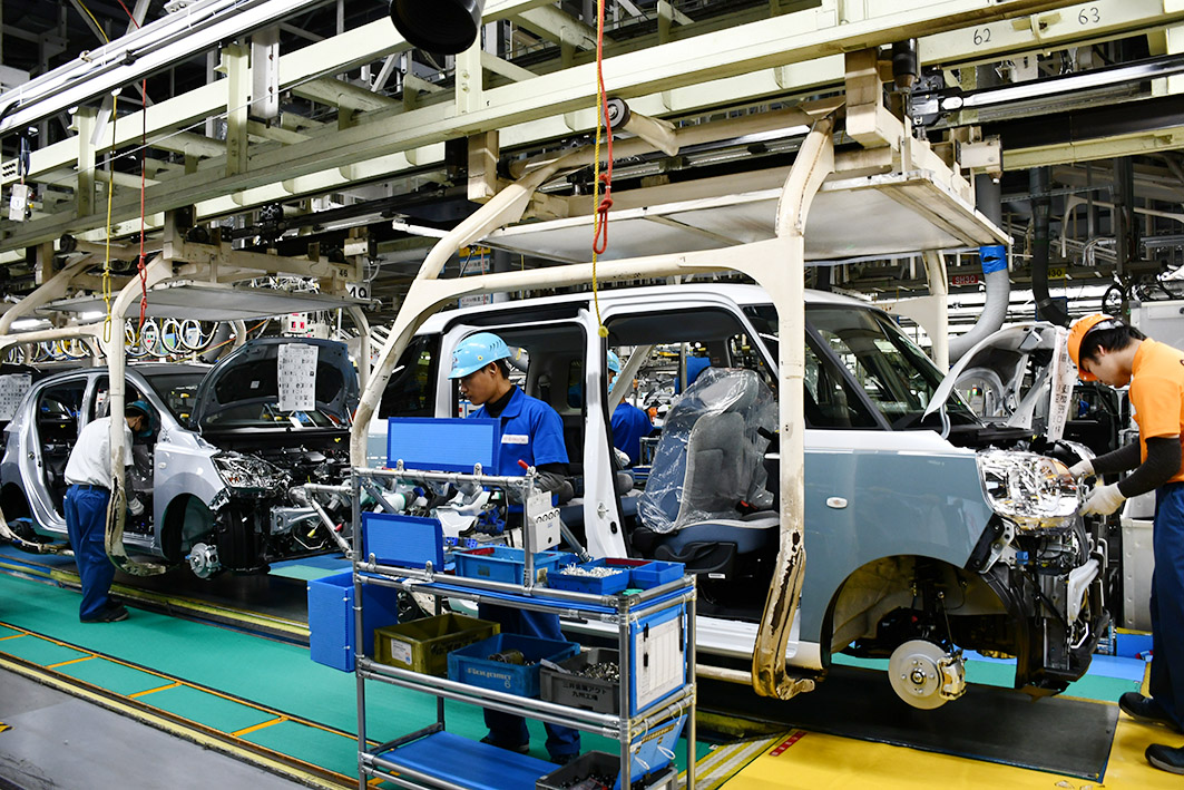 国内生産は堅調に推移しているが…(写真はダイハツ九州)